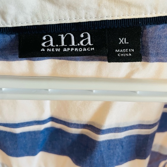 White & Blue Blouse XL Spring/Summer Style.- Free Natural Lip Balm with Purchase - Picture 2 of 4